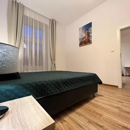 P&j Lubicz Apartman *