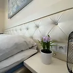P&j Lubicz Apartment