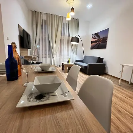 P&j Lubicz Apartment