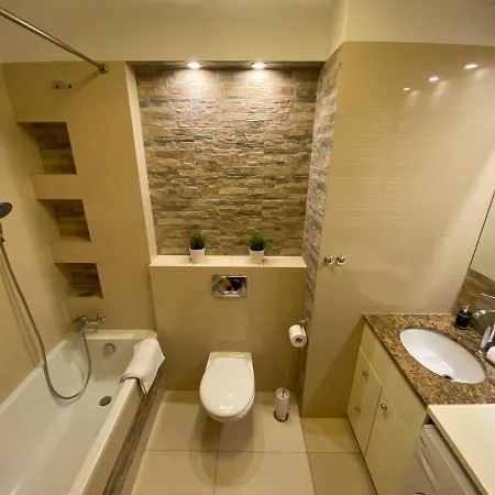 P&j Lubicz Apartment